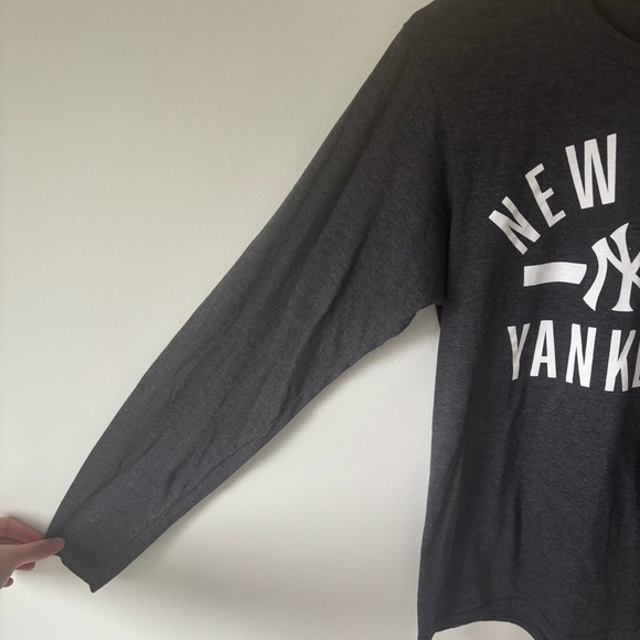 New York Yankees MLB Fanatics Long Sleeves Grey T Shirt Baseball Sports Athletic - Picture 3 of 7
